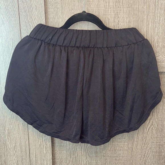 SUPERDRY Women's Flex Relaxed Shorts - Picture 2 of 4